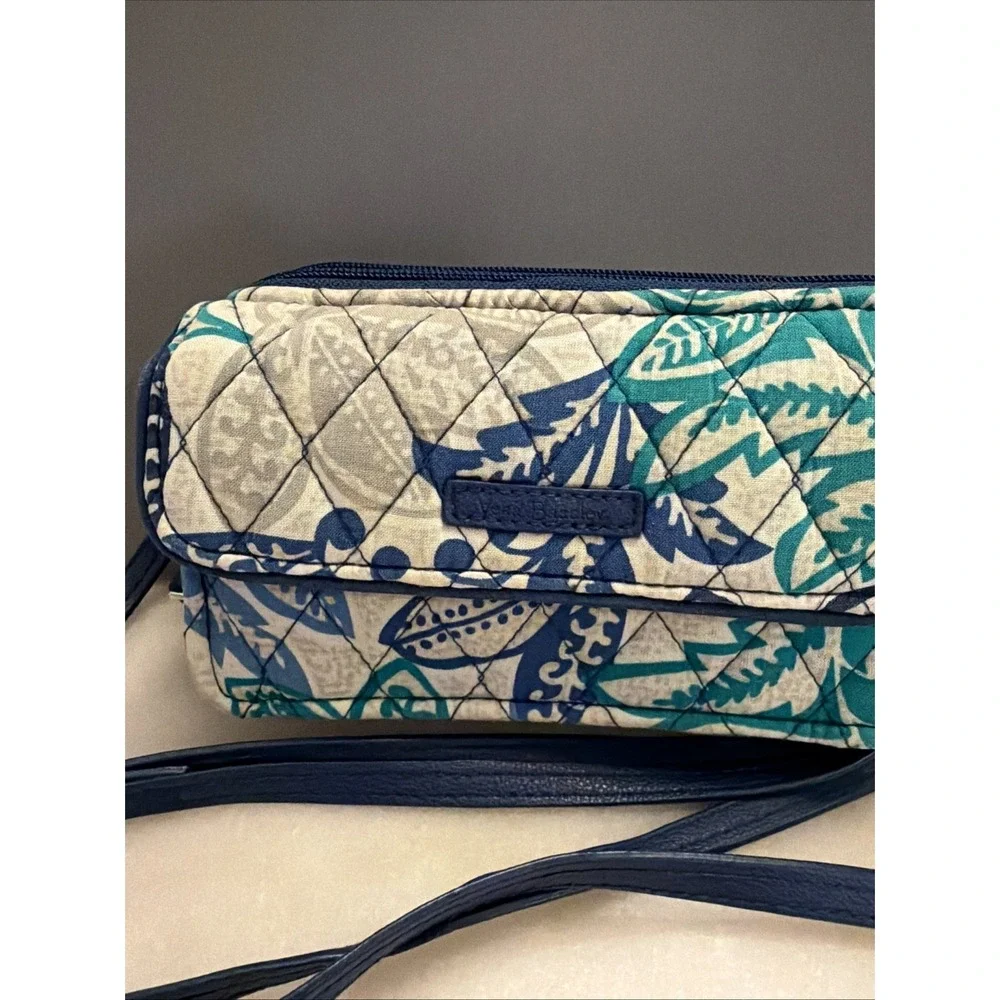 Vera Bradley All in One Zip Wallet Crossbody "Santiago" Retired Pattern 2017 - Picture 2 of 16